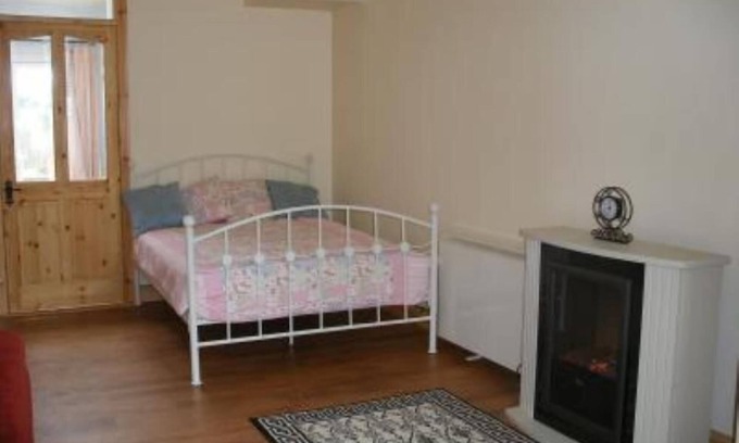 Cooraclare Apartment | Cooraclare: ,8 km from Atlantic Coast.,42 km south of the Cliffs of Moher