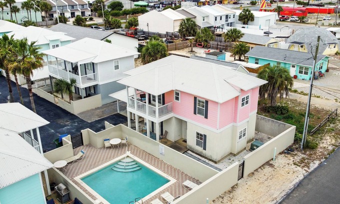 Bel Air House | Coral Cottage | Walk to Beach | Pool | Sleeps 10