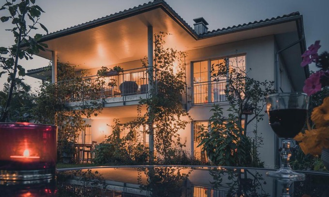 Koblach Apartment | Coraline -Koblach, 6-10 P, 3 Schlafzimmer, Küche, riesige Terrasse, Parkplatz, WiFi, Stellplatz Ski