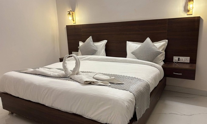 Bail Parao Hotel | Corbett The Vedant by Stay Bliss Retreat