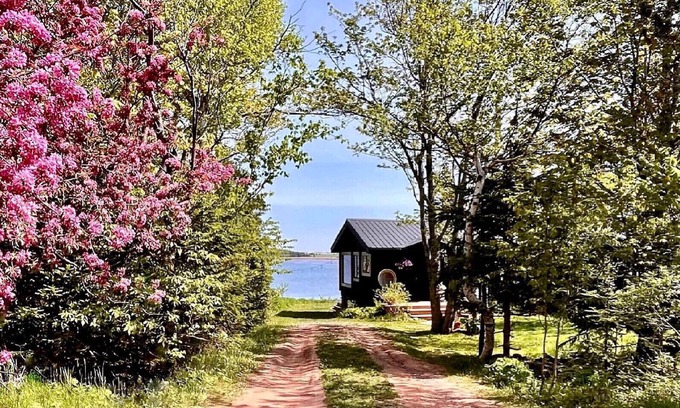 Bayview Cottage | Cordial House - private Oceanside cottage, just minutes from Cavendish!