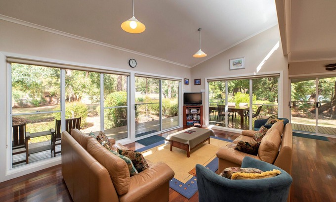 Halls Gap House | Corella Cottage, 3Br/2Bath Beautiful location & Kangaroos galore!