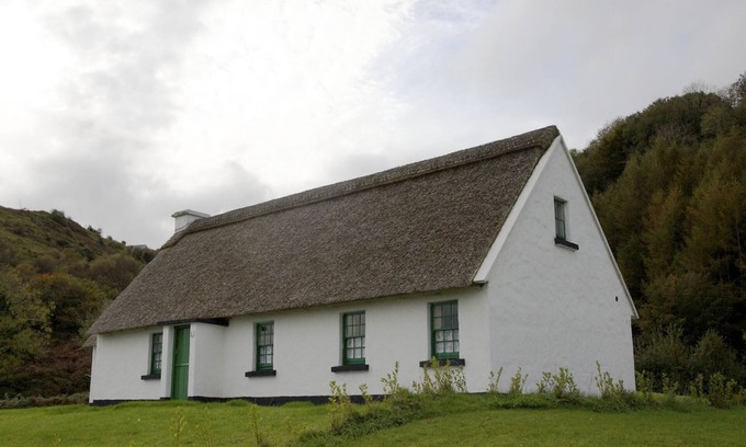 Killinaboy Cottage | Corofin Lake Cottage No 2 - a two story that sleeps 8 guests in 4 bedrooms