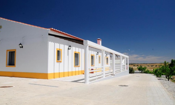 Almodovar e Graca dos Padroes Villa | Corvos e Cadavais