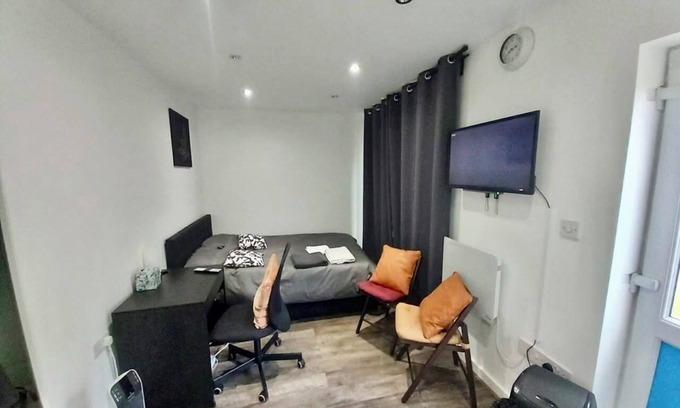 Yeading Apartment | Cosy 1-Bed Studio in Northolt perfect to unwind