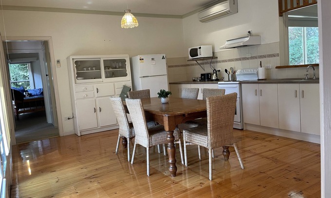Halls Gap House | Cosy 2BR cottage in the heart of Halls Gap.