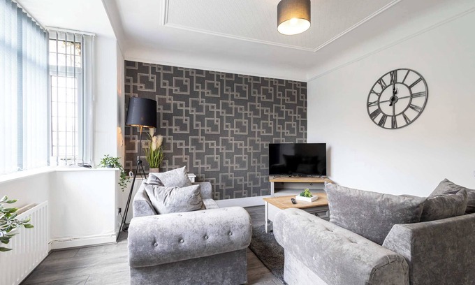 St Helens House | Cosy 3 Bedroom House in St Helens