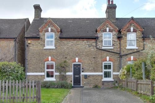 Colchester Apartment | Cosy 3 bedroom house with Free parking and WiFi
