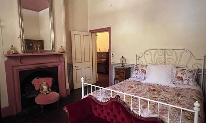 Bridgetown House | Cosy and comfortable riverside homestead in Bridgetown - sleeps up to 14 guests.