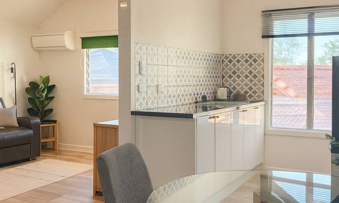 Graceville Apartment | Cosy and private self contained retreat in a great location, pet friendly