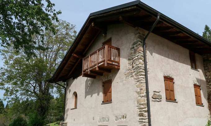 Calceranica al Lago Apartment | Cosy apartment for 4 guests with TV, balcony, pets allowed, panoramic view and parking