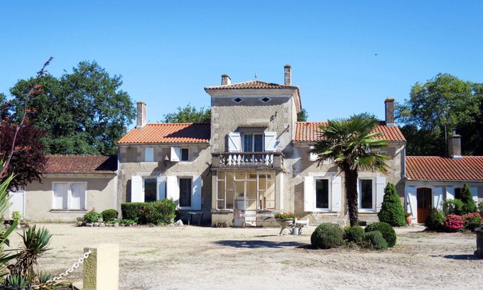 Jau-Dignac-et-Loirac House | Cosy apartment in villa for 5 guests with WIFI, TV and terrace