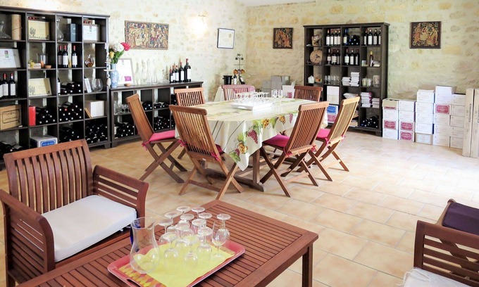 Jau-Dignac-et-Loirac House | Cosy apartment in villa for 5 guests with WIFI and TV