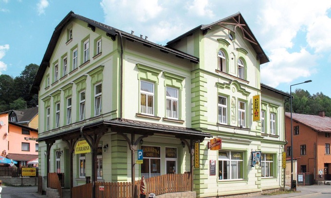 Tanvald Apartment | Cosy apartment for 4 guests with WIFI, hot tub, TV and pets allowed