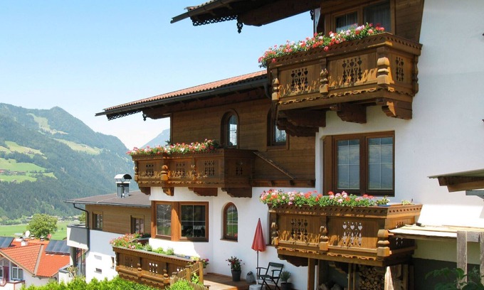 Holdernach Apartment | Cosy apartment for 4 people with WIFI, TV, terrace and parking