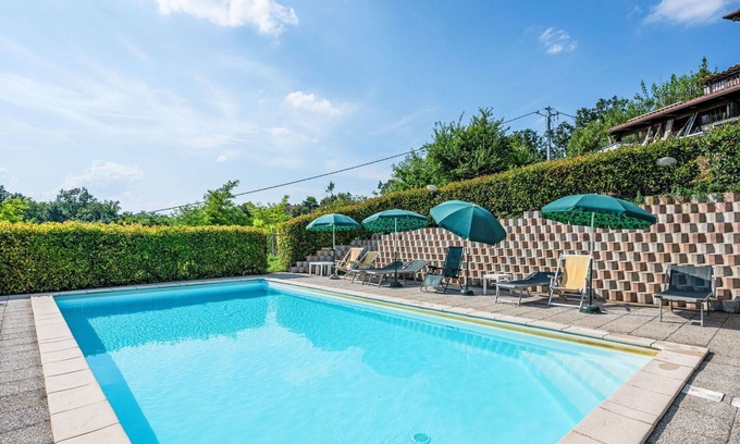Cortazzone Villa | Cosy apartment in villa for 14 people with WIFI, pool, patio, pets allowed and parking