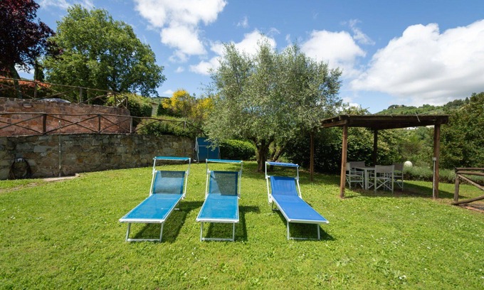Greve in Chianti House | Cosy apartment in villa for 8 guests with pool, WIFI, TV, patio and pets allowed