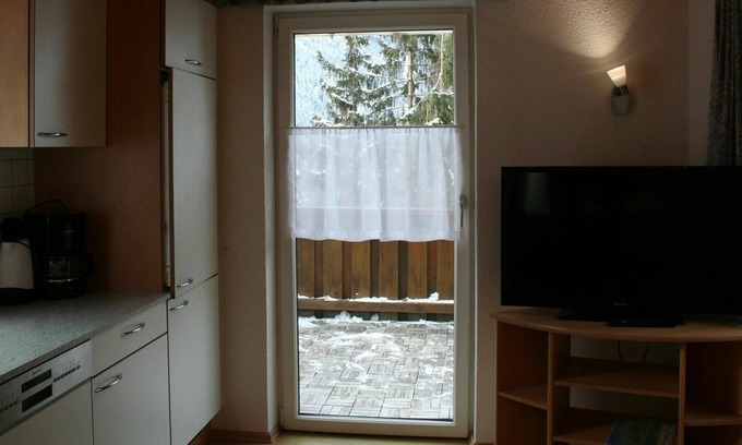 Tobadill Apartment | Cosy apartment for 12 guests with WIFI, TV, balcony, pets allowed and parking