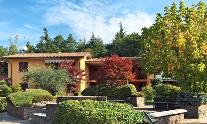 Colà Di Lazise Apartment | Cosy apartment for 3 people with A/C, pool, TV, balcony and pets allowed