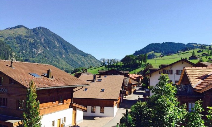Zweisimmen Apartment | Cosy apartment for 4 people with WIFI and balcony