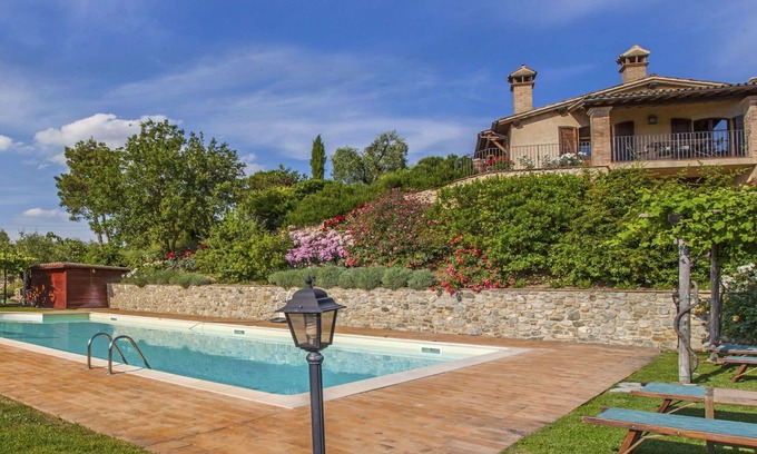 Allerona Apartment | Cosy apartment for 4 guests with WIFI, pool, TV, patio and pets allowed