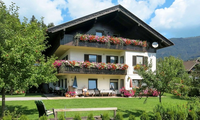 Arriach Apartment | Cosy apartment for 4 people with WIFI, TV and balcony