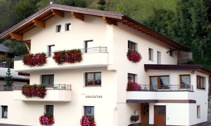 Kappl Apartment | Cosy apartment for 5 guests with WIFI, TV and terrace