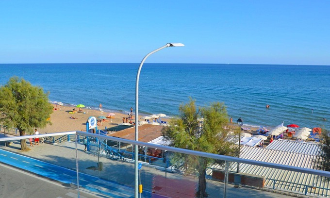 Terracina Apartment | Cosy apartment for 5 guests with A/C, pool, WIFI, TV, balcony and pets allowed