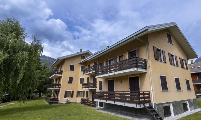 Bormio Apartment | Cosy apartment for 6 guests with WIFI, TV, terrace and pets allowed