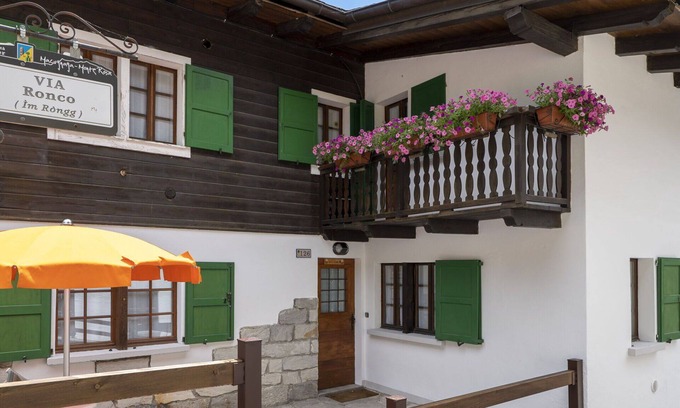 Macugnaga Apartment | Cosy apartment for 6 guests with TV, balcony, pets allowed and panoramic view