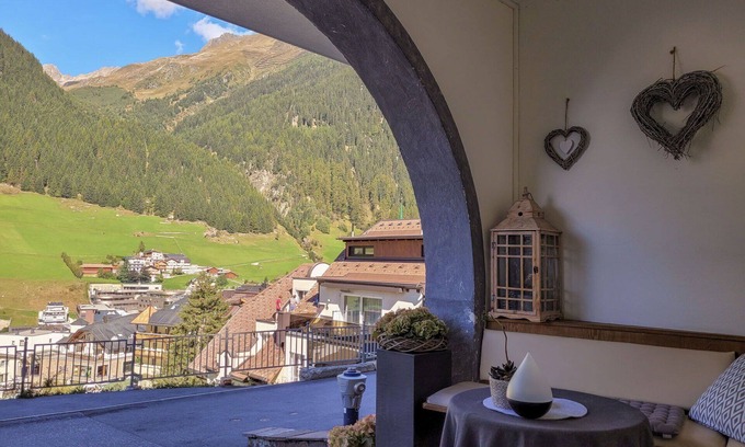 Ischgl Apartment | Cosy apartment for 6 people with WIFI, TV, balcony and pets allowed
