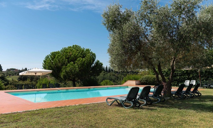 Siena Apartment | Cosy apartment for 8 people with hot tub, WIFI, pool and pets allowed