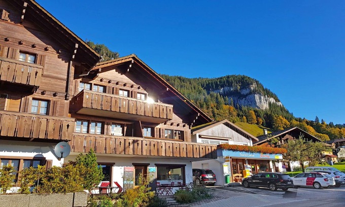 Beatenberg Apartment | Cosy apartment for 6 guests with WIFI, TV, balcony, pets allowed and panoramic view