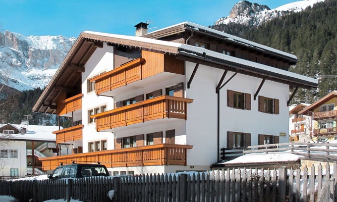 Mazzin Apartment | Cosy apartment for 8 guests with WIFI, TV, balcony, pets allowed and parking