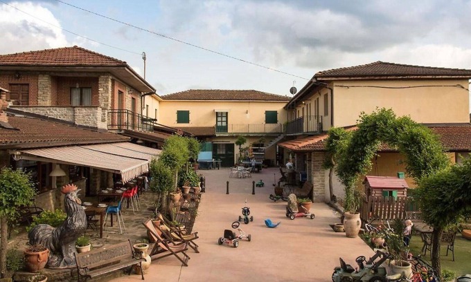 Cortemilia Apartment | Cosy apartment for 6 people with pool, WIFI, TV, terrace and pets allowed
