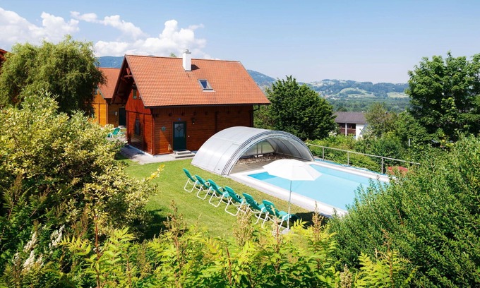 Schlierbach House | Cosy apartment in villa for 4 people with WIFI, pool, TV, terrace and pets allowed