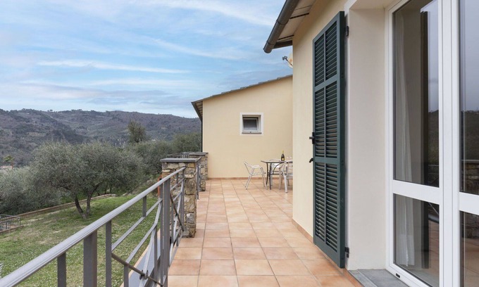 Costa dʼOneglia Villa | Cosy apartment in villa for 4 people with A/C, WIFI, patio and pets allowed