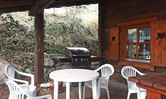 Imst House | Cosy apartment in villa for 6 guests with WIFI, TV, terrace, pets allowed and parking