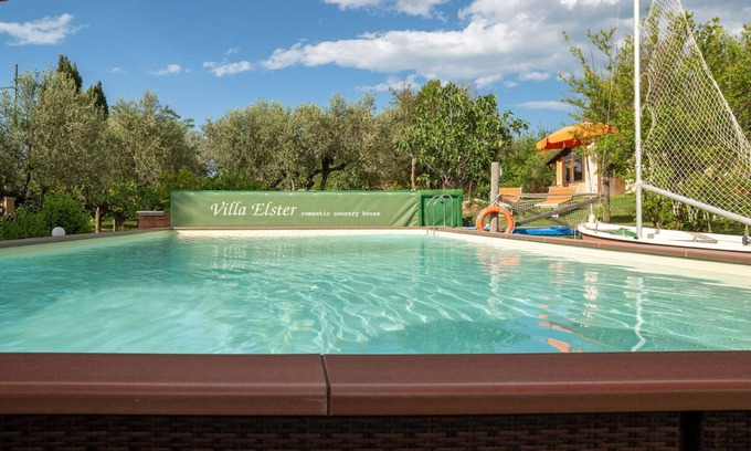 Collecorvino Villa | Cosy apartment in villa for 5 guests with WIFI, pool, TV, terrace, pets allowed and parking