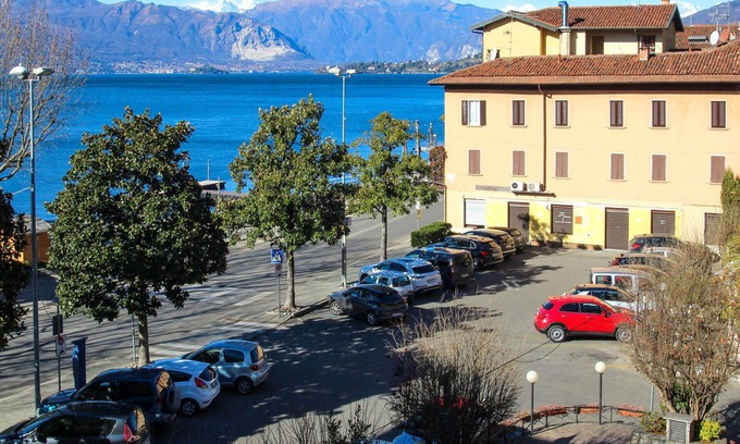 Laveno Apartment | Cosy apartment for 4 people with WIFI, TV, balcony and pets allowed