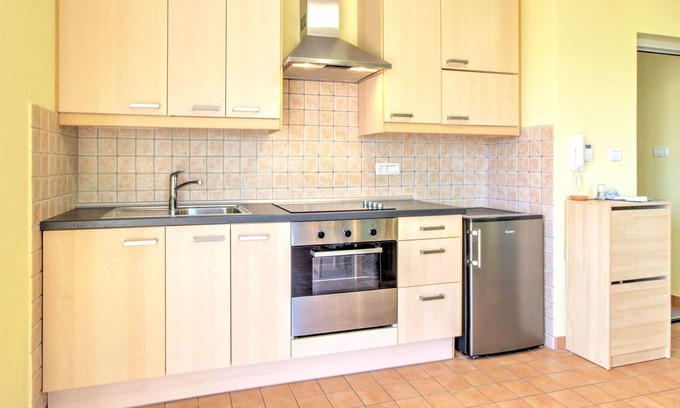 Truske Apartment | Cosy apartment with WIFI, pool, A/C, TV, balcony, pets allowed, panoramic view and parking