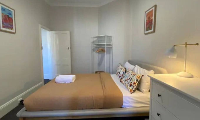 Fremantle Apartment | Cosy Apt metres from Fremantle Markets and Bathers