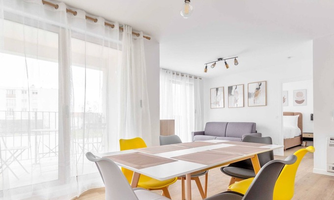 Champigny-sur-Marne Apartment | Cosy Apt with Balcony -6P-Proche Disney/Paris
