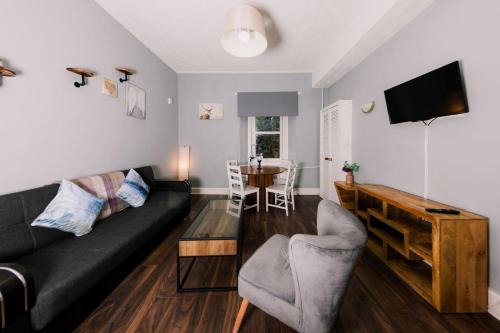 Tollcross Apartment | Cosy Central Apartment by the Meadows 8