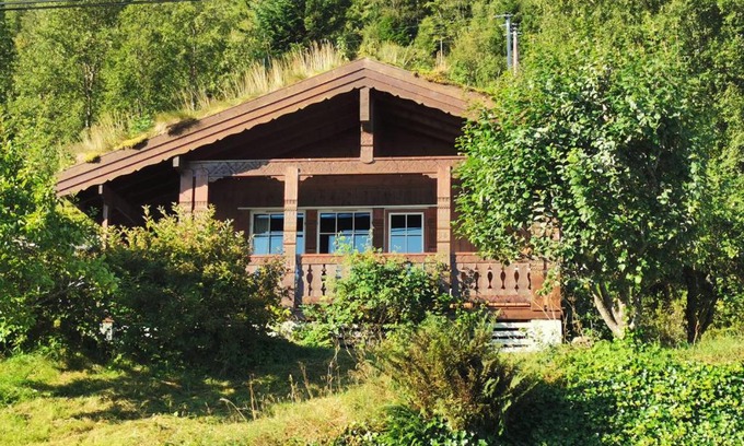 Volda Ski Chalet | Cosy chalet, 100m2 with fjordview!
