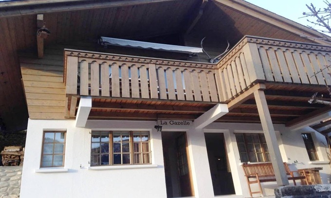 Rougemont Ski Chalet | Cosy chalet with top view