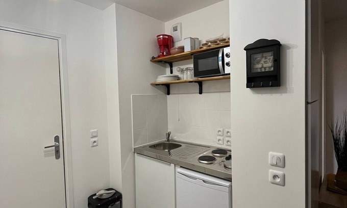 Noisy-le-Sec Apartment | COSY, CHIC STUDIO 5KM FROM PARIS (NOISY-LE-SEC)