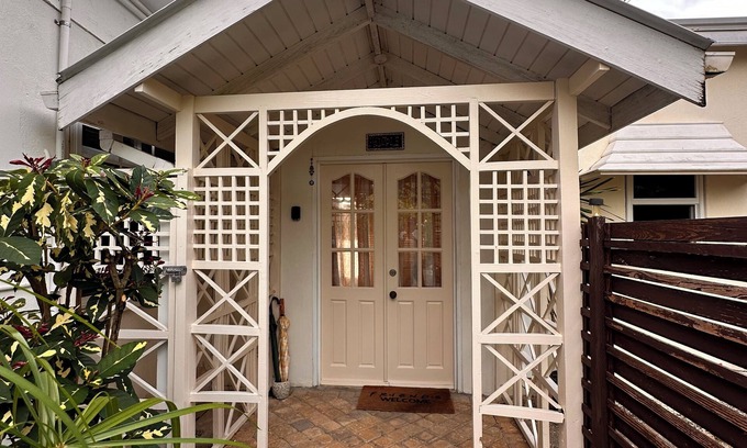 Sunset Crest Cottage | Cosy cottage near the beautiful West Coast beaches