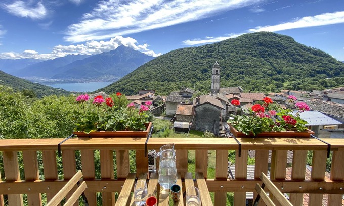 Livo Apartment | Cosy flat for nature lovers in the rustic mountain village of Livo on Lake Como