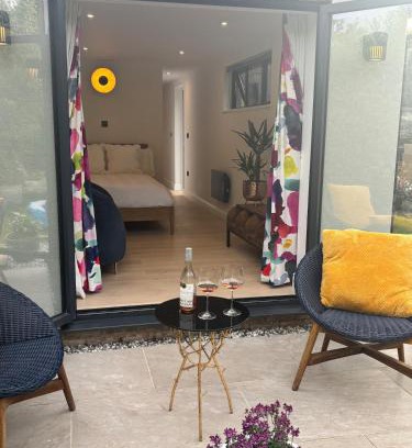 West End Apartment | Cosy Home with beautiful views